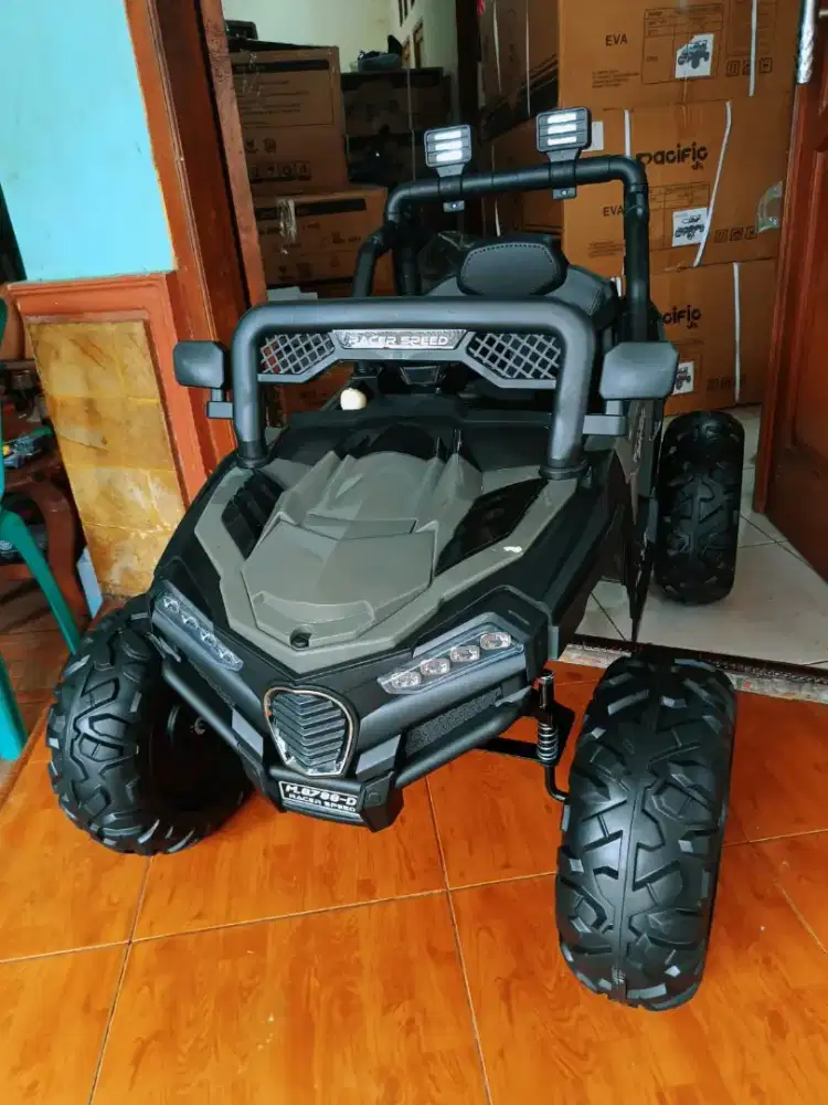 Mobil Aki Remote Jeep Ban Karet
