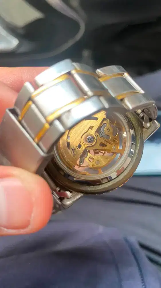 Jam tangan merek luar