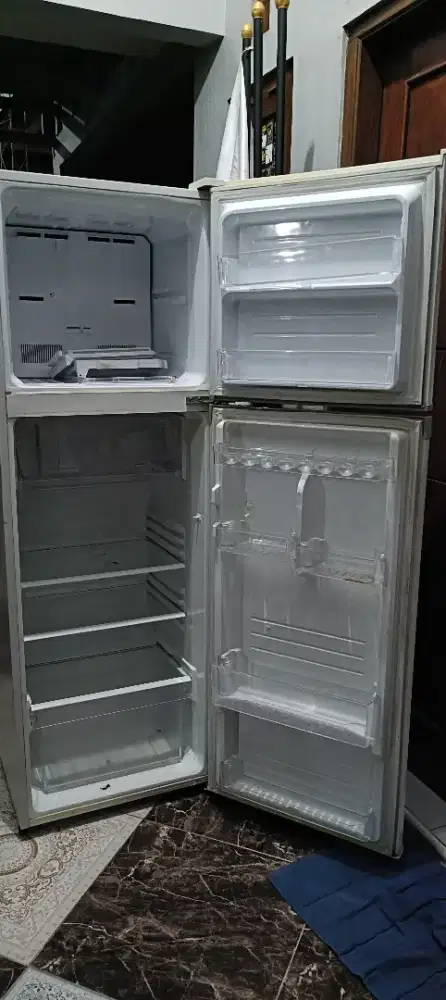 Di Jual Kulkas Sharp 2 Pintu Kondisi Bergaransi