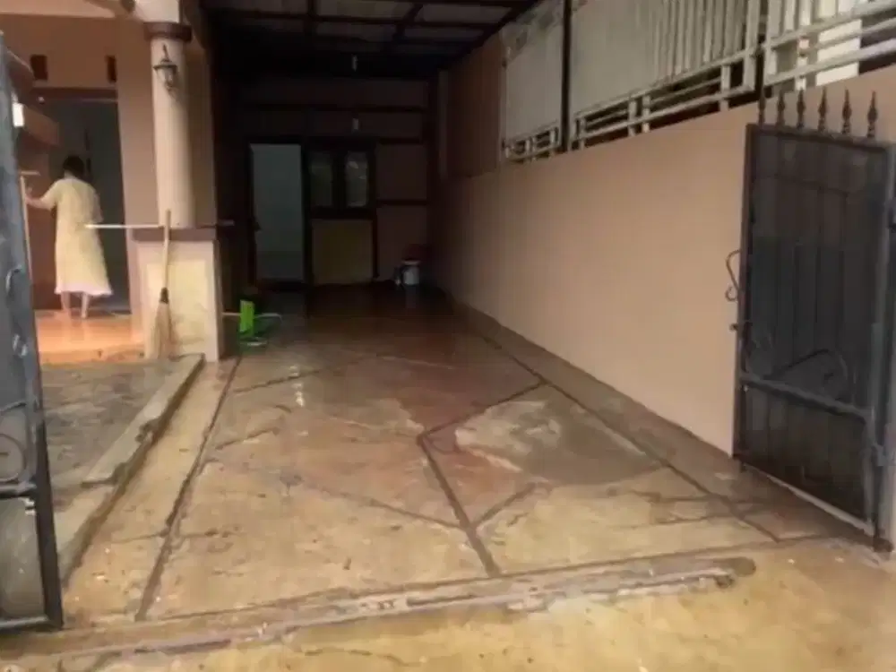 Disewakan Rumah cocok untuk usaha ato tempat tinggal di Taman Gigi, Galaxy Bekasi