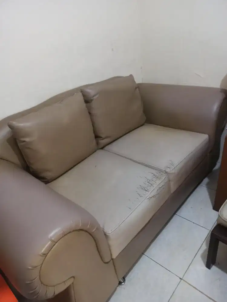 Sofa dudukan 2, kokoh kakinnya