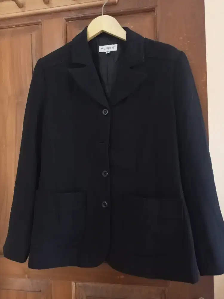 Sale blazer hitam wanita tebal size L merk accent murah aja
