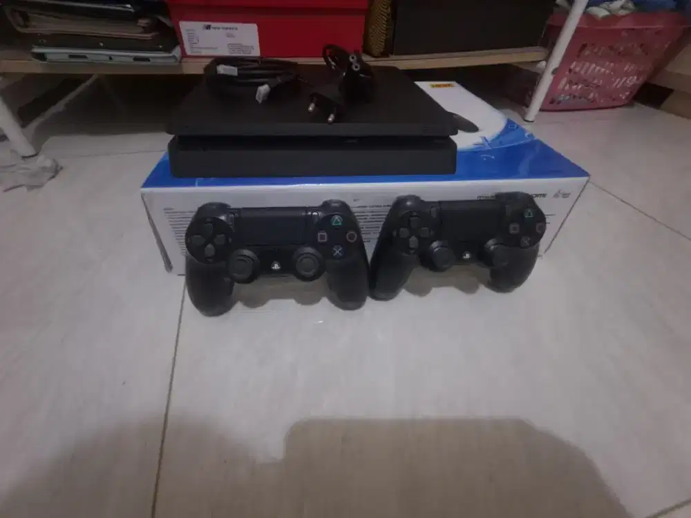 Dijual ps 4 slim 1 TB full set