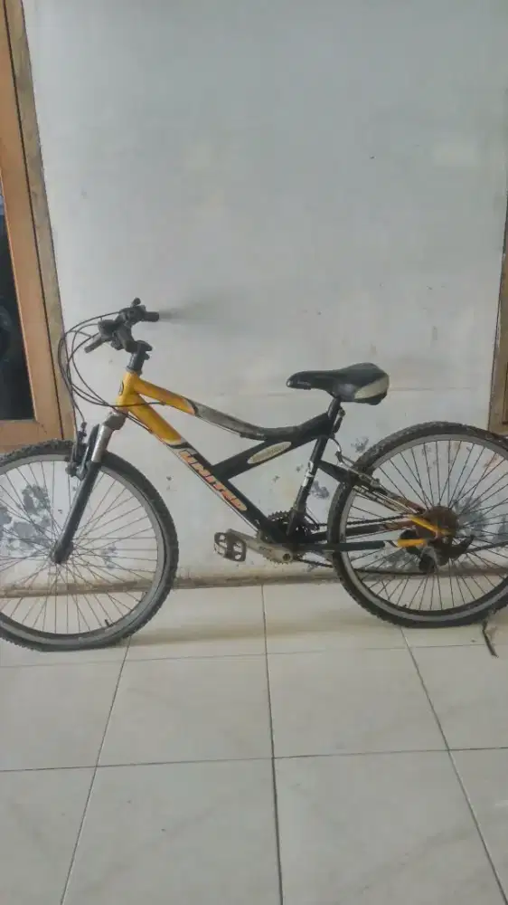 Sepeda united uk 26 alloy