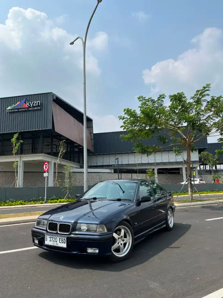 BMW 318i 1996 Bensin