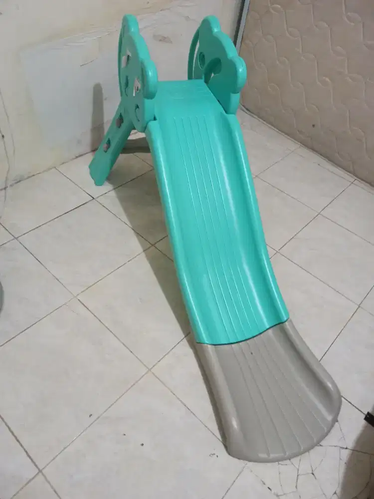Mainan slide perusutan anak