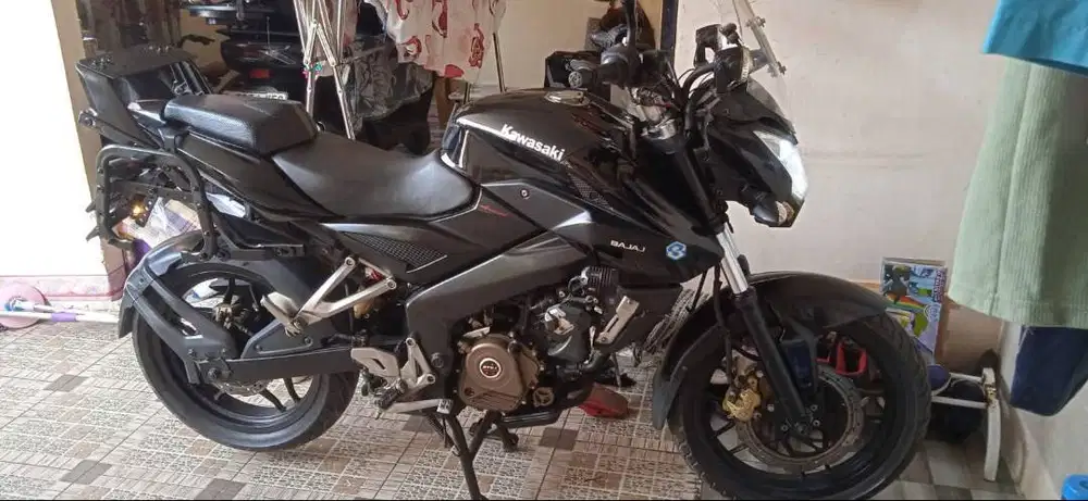 Kawasaki Bajaj NS200 CC black