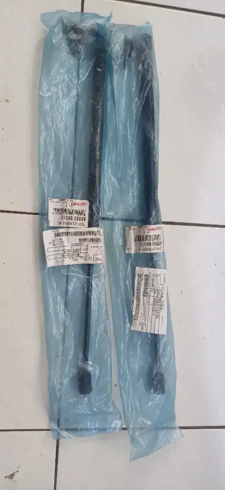 shock hidrolik pintu  bagasi agya ayla
