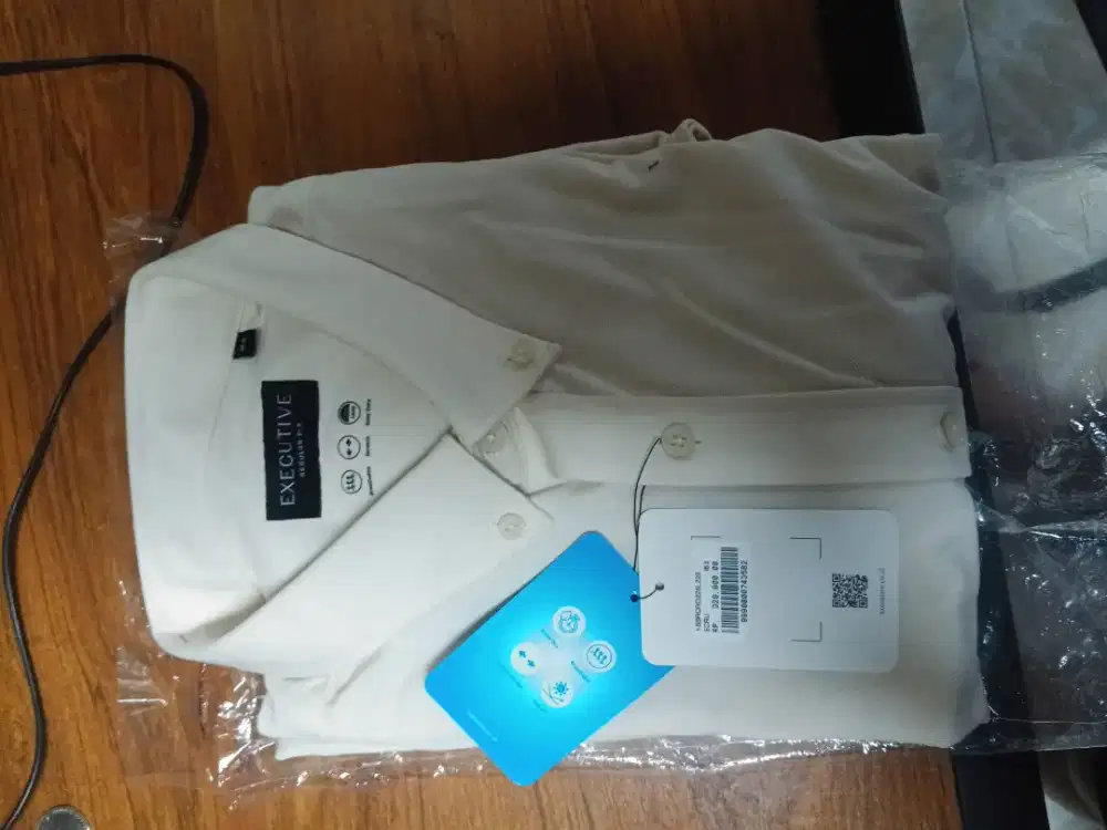 Kemeja exexutif Regular Fit White