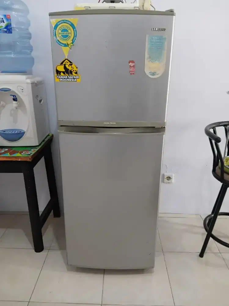 Kulkas Samsung 2 pintu tanpa bunga Es
