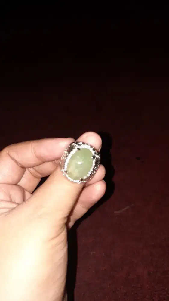 Cincin jamrud dan merah delima