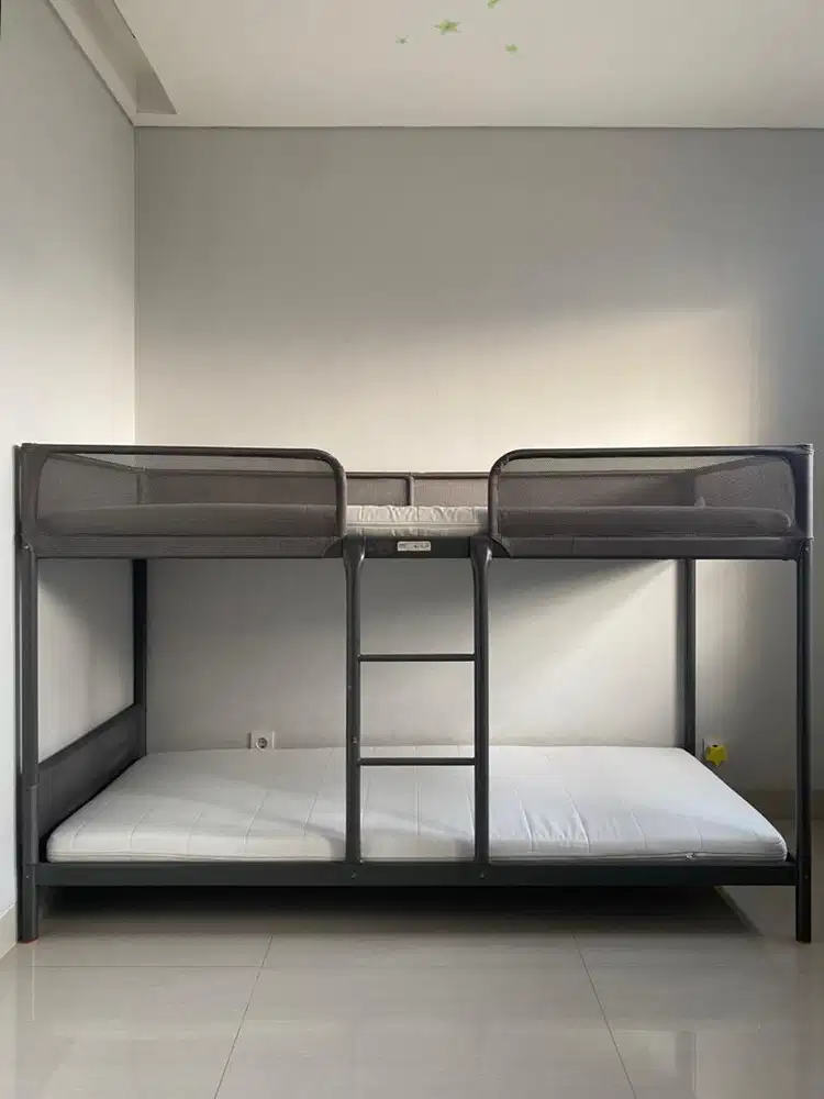 Tempat tidur anak 2 tingkat + 2 kasur (ex IKEA)