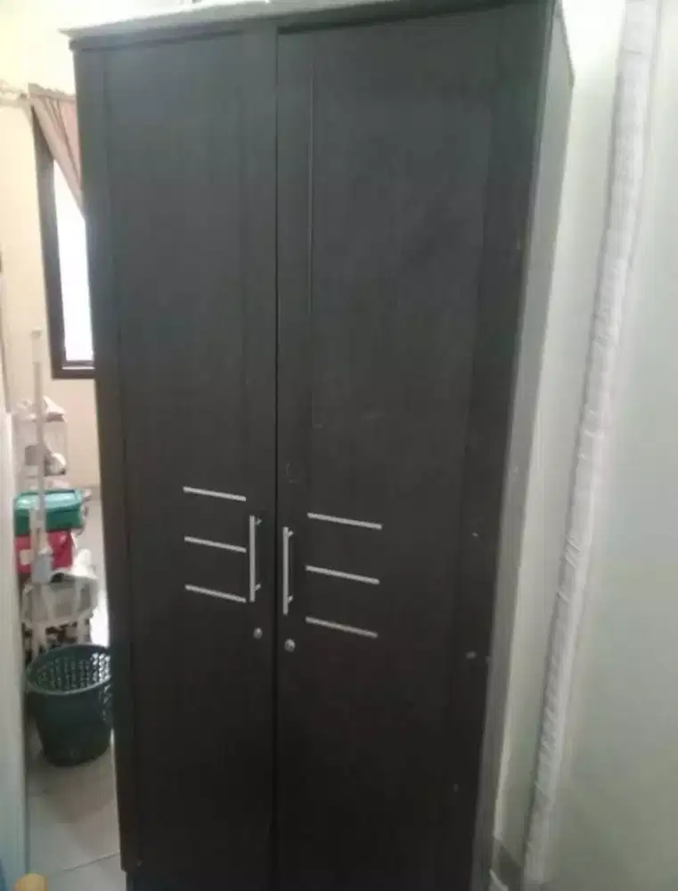 Lemari pakaian 2 pintu
