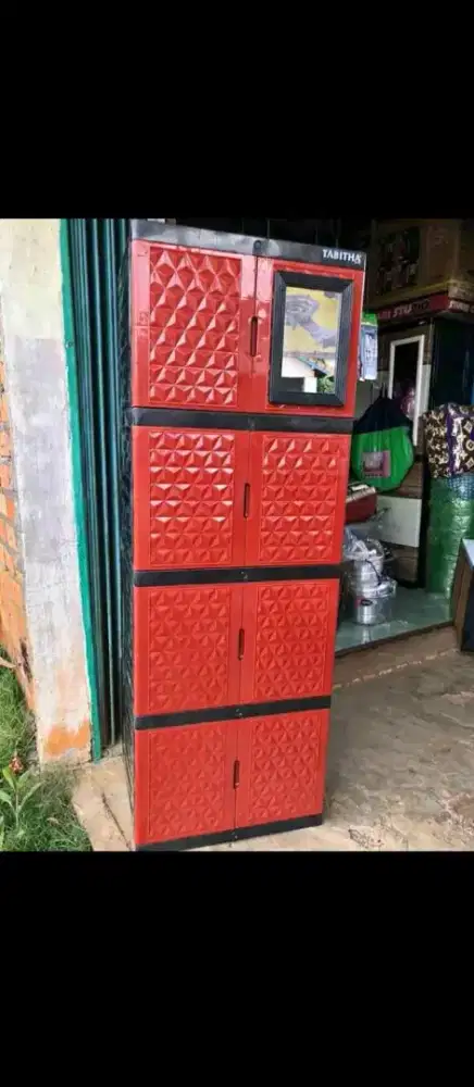 Lemari kaca susun