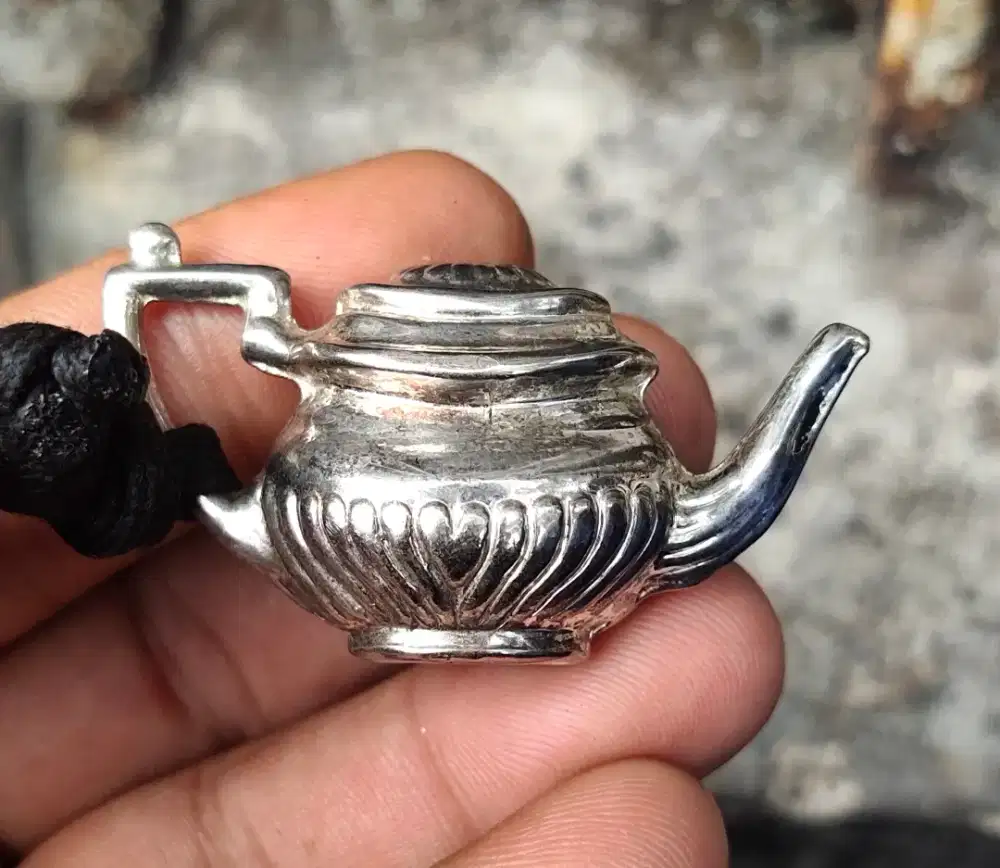 Liontin Miniatur Teko Sterling Silver Vintage Year 1955