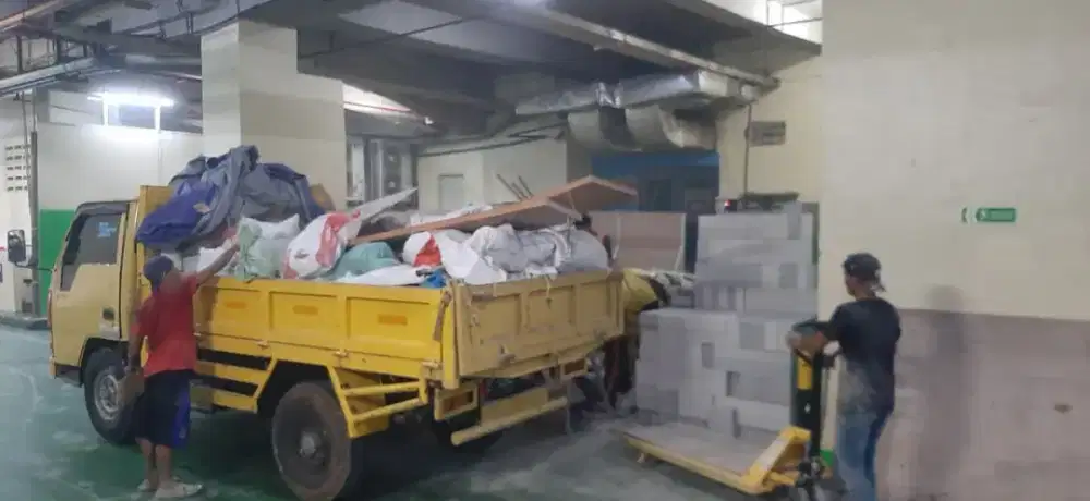 Jasa buang puing dan tanah