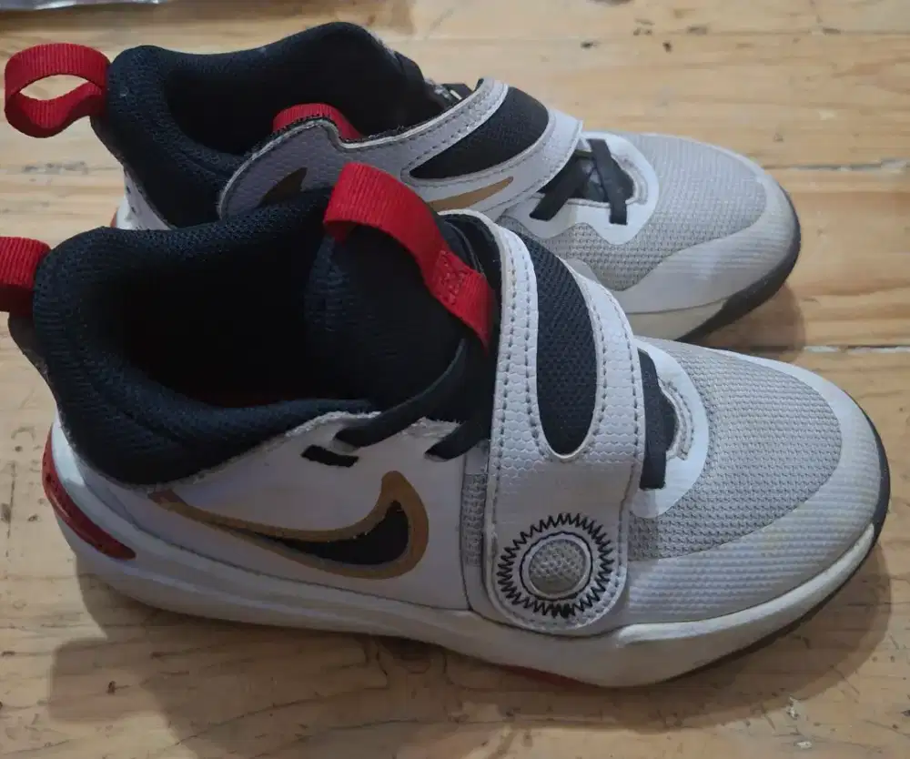 Sepatu basket Nike sz 32
