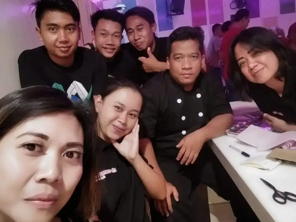 MENCARI PEKERJAAN TUKANG MASAK