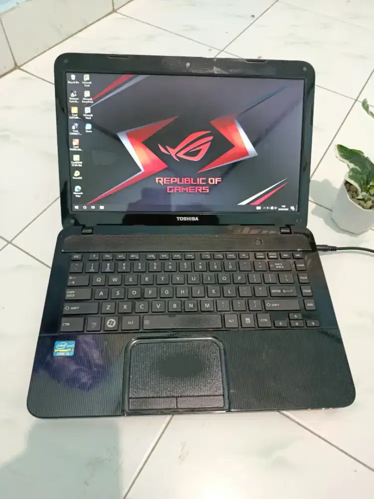 Laptop Toshiba CORE i5 Game editing seperti baru