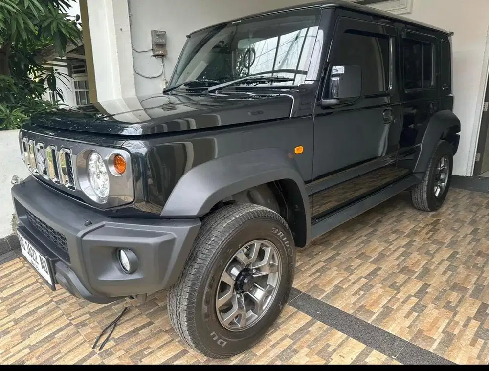 Suzuki Jimny 5 Pintu A/T KM 1.000 perak
