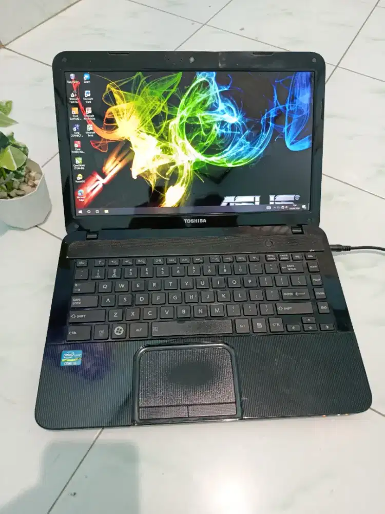 Laptop Core i5 Toshiba slim game editor