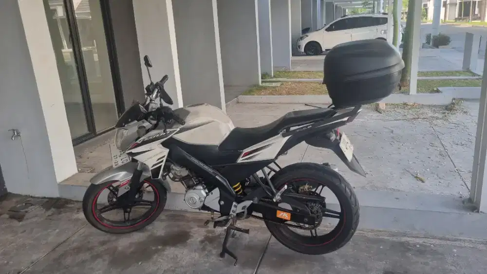 Vixion NVL 2014 putih abu