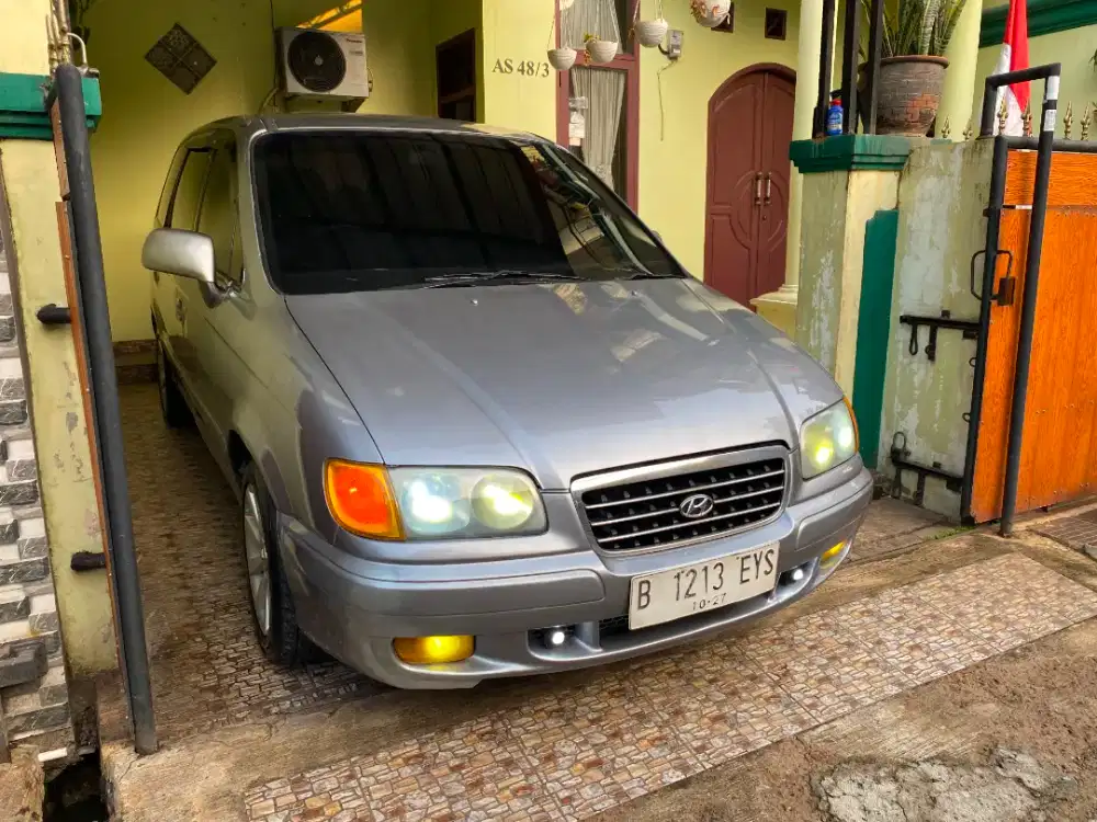 Dijual Hyundai Trajet 2.0 Manual 2002