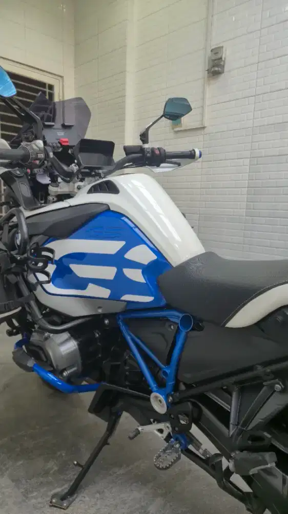 Motor Bmw r1200gsa 2015 repaint rallye . Bpkb hijau doff. Fullpaper on