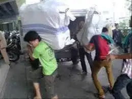 LOWONGAN PEKERJAAN KURIR ANGKAT BARANG ATAU KENEK
