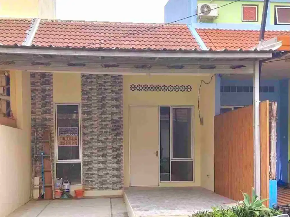DISEWAKAN CEPAT RUMAH DI CLUSTER LIVERPOOL MUTIARA GADING CITY dekat Harapan Indah BEKASI