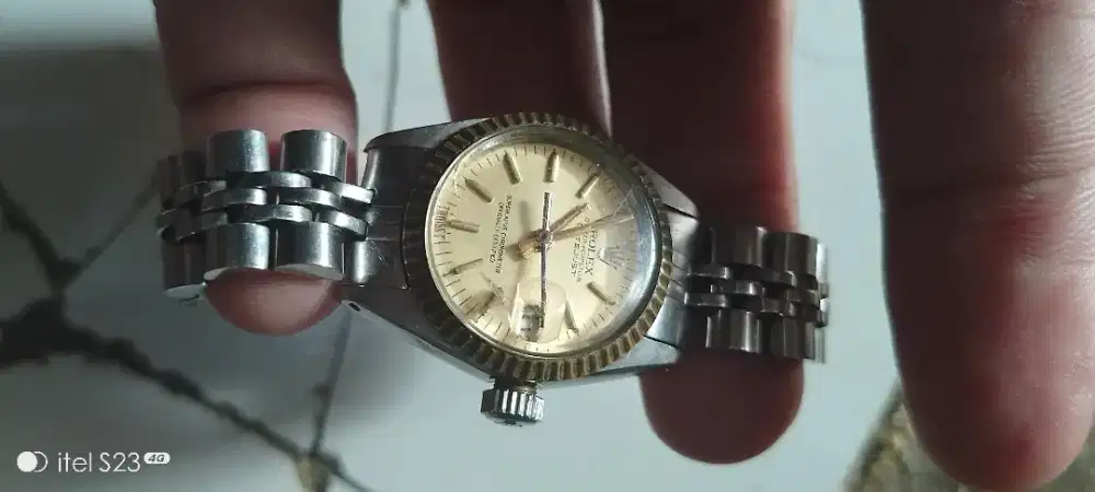 Jam wanita manual tidak pakai batarai