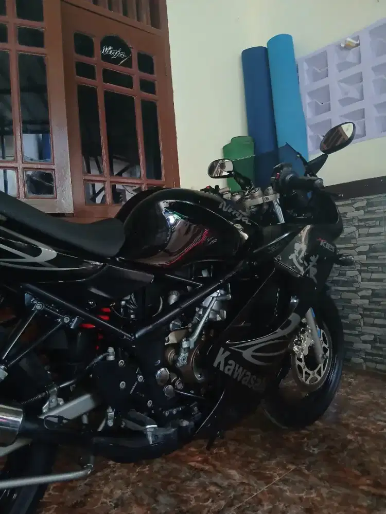 Kawasaki ninja rr old 2011 asli warna hitam