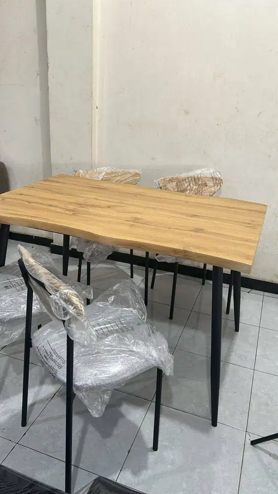 PROMO SET MEJA MAKAN 4 KURSI MINIMALIS MERK ACTIV SALE