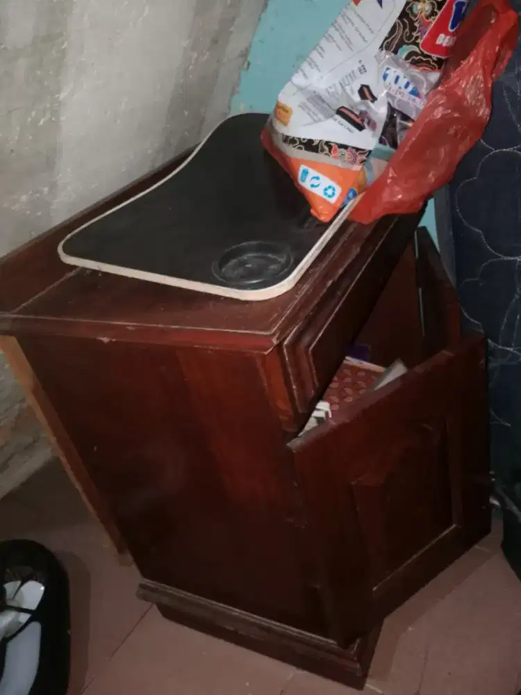 Di jual lemari dan kasur spring bed