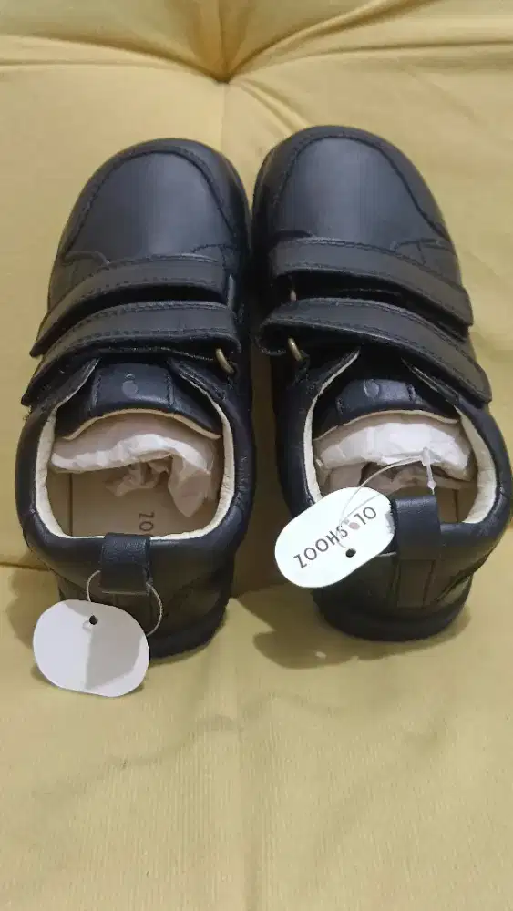 Sepatu balita olishooz