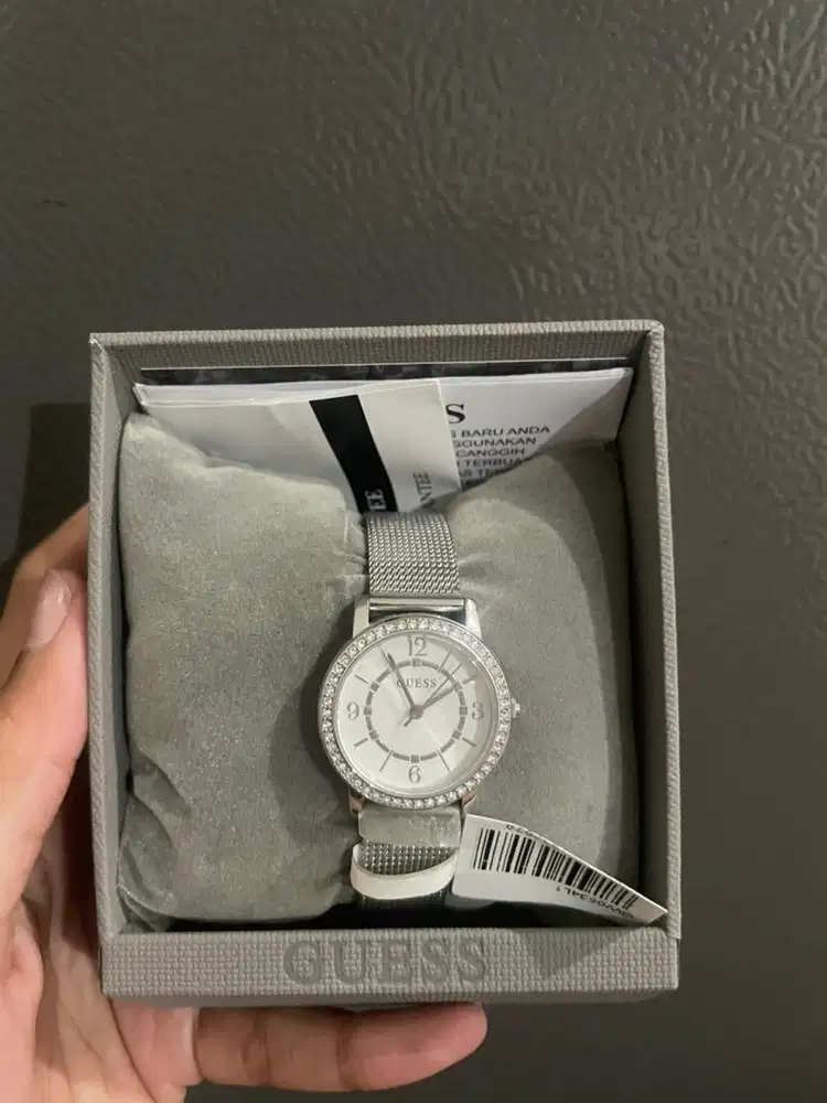 Pejualan jam guess