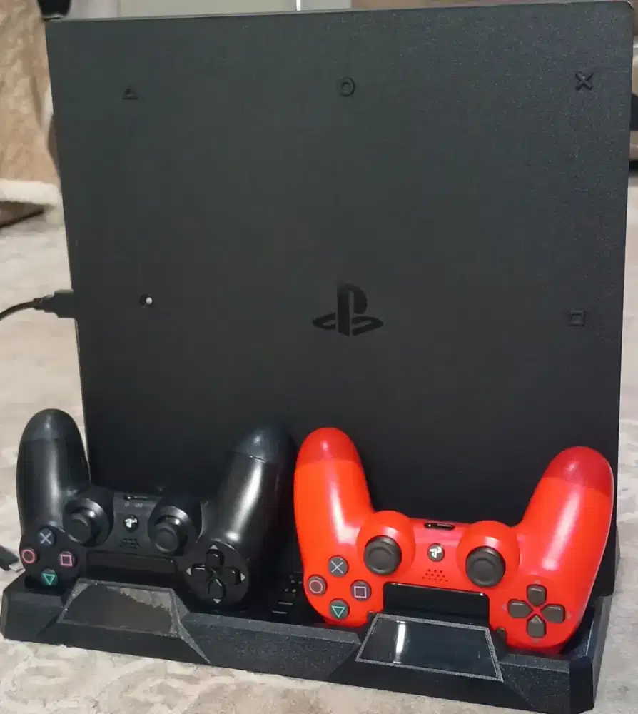 PS4 Pro 1 TB ++