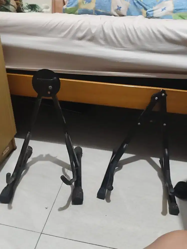 Stand gitar 2 biji