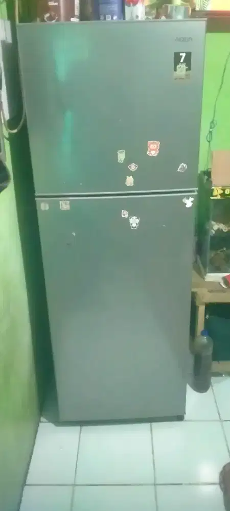 Kulkas 2 pintu merk AQUA tipe D270