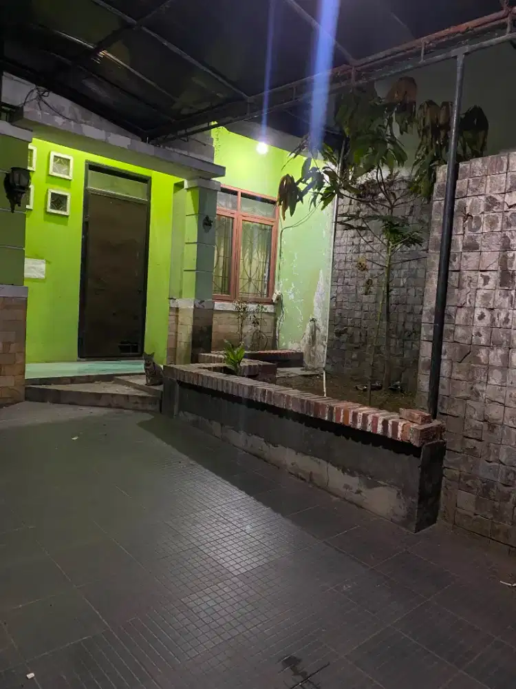 Dikontrakan atau dijual rumah tinggal keluarga
