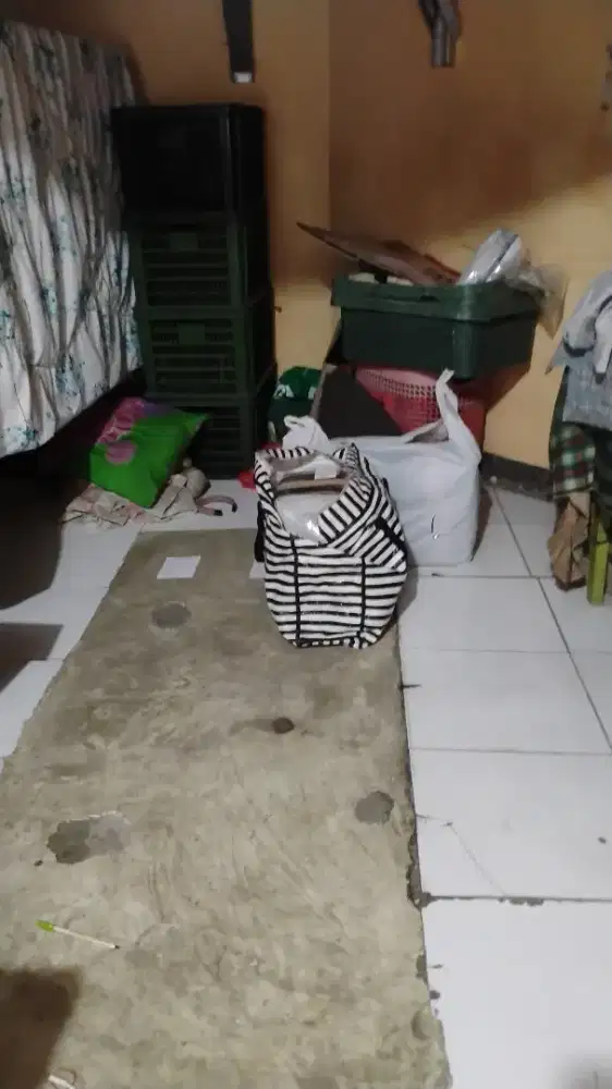 JASA JAGA ANAK HARIAN , CUCI SETRIKA DLL