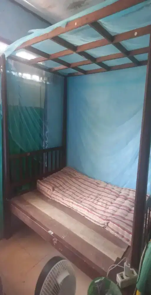 Punya tempat tidur jati asli kayu sangat kokoh bisa bongkar pasang