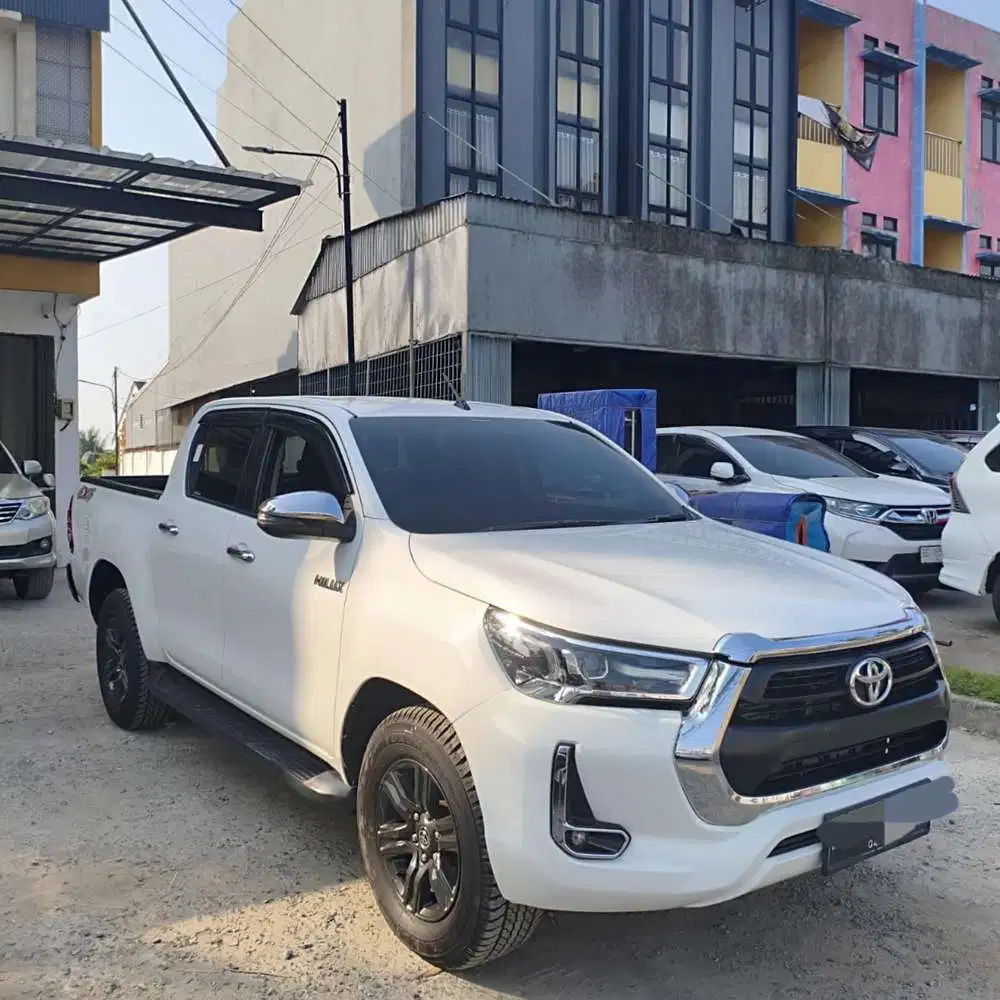 HILUX V 2.4 Matic 2022 Diesel istimewa dp 99 jt
