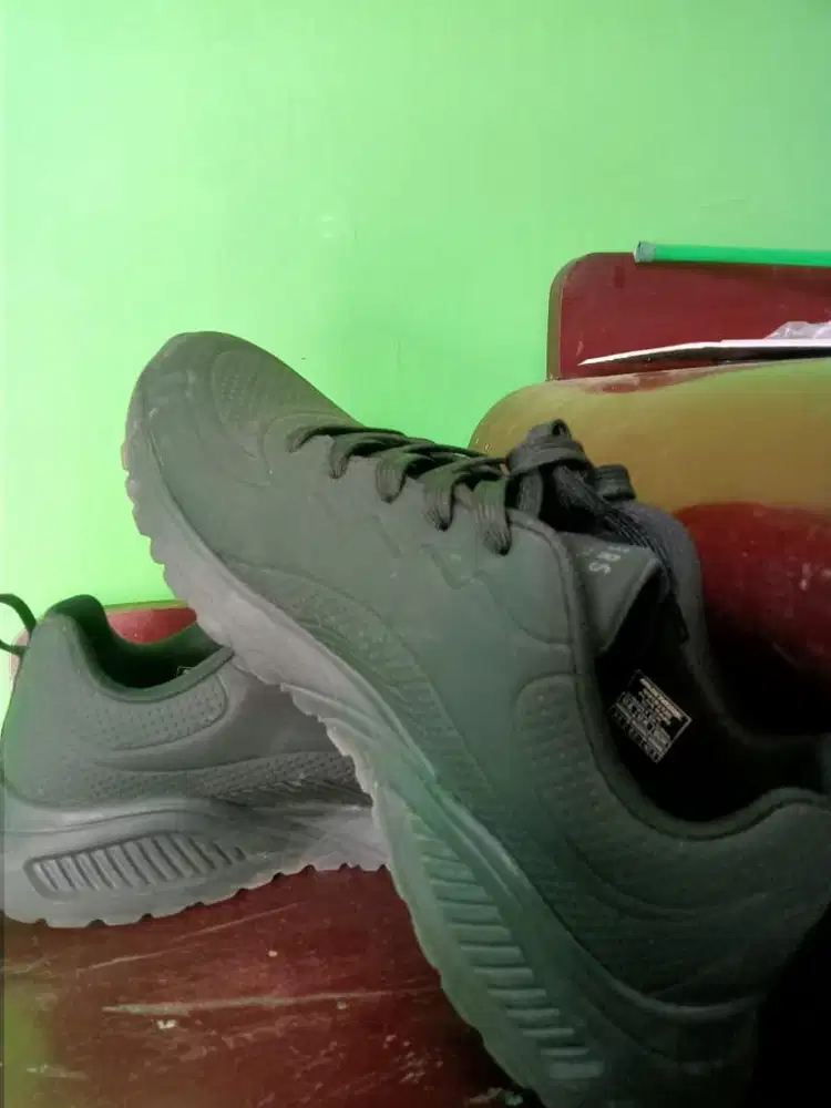 Sepatu sketcher ori
