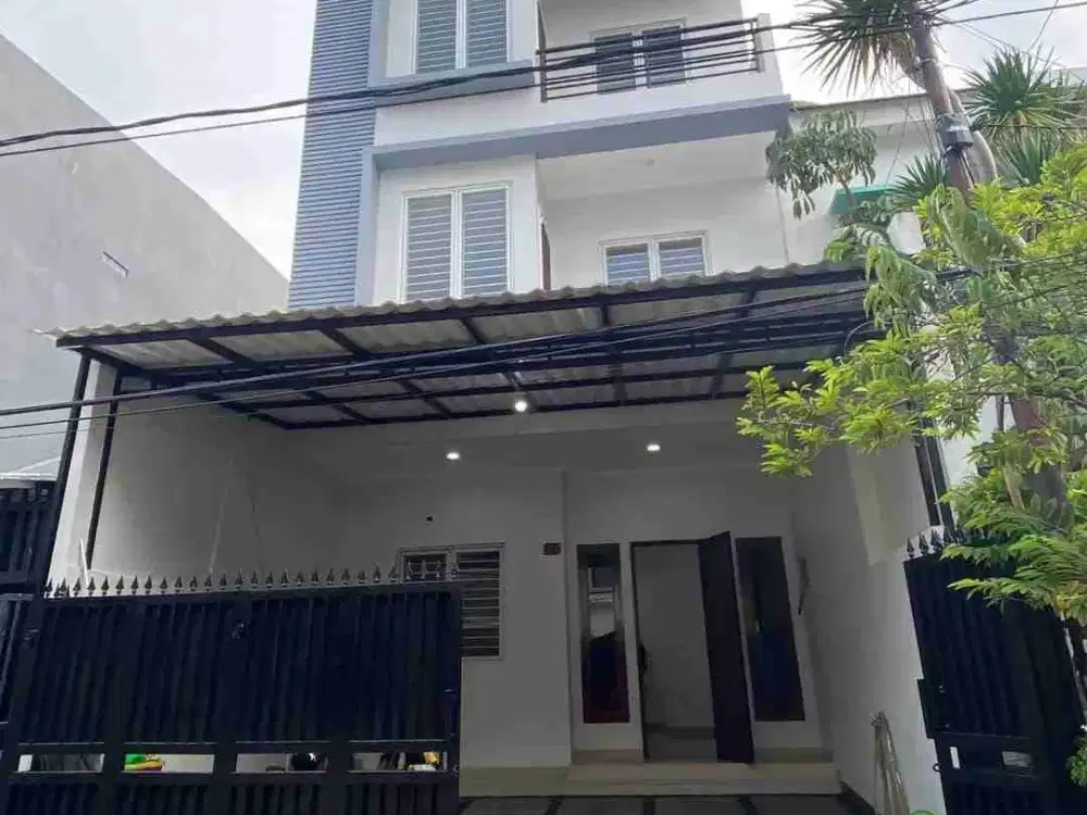Rumah 4 Lantai, Semifurnished, Siap Huni, Strategis di Sunter