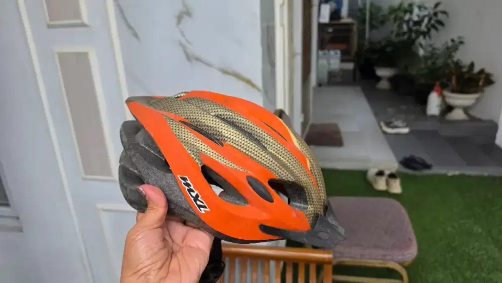 Helm sepeda merek Avand
