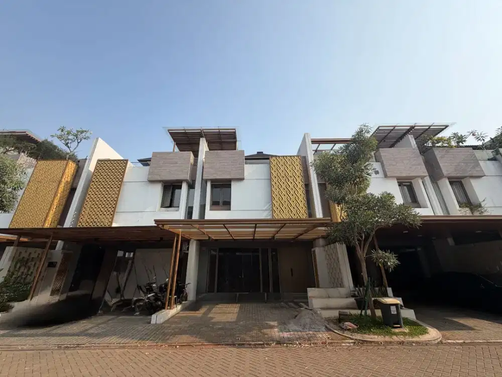 Paling Murah!! Dijual Rumah 3 Lantai Puri 11 Semi Furnished Luas 7X12,5 Dekat Green Lake