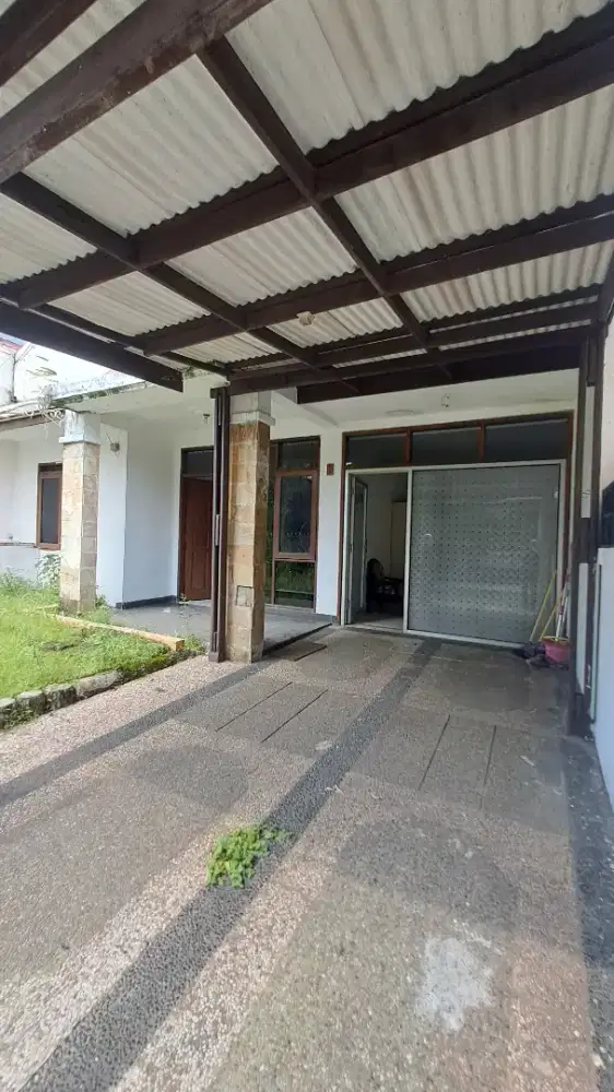 Rumah kokoh perlu renov di senam indah antapani, arcamanik