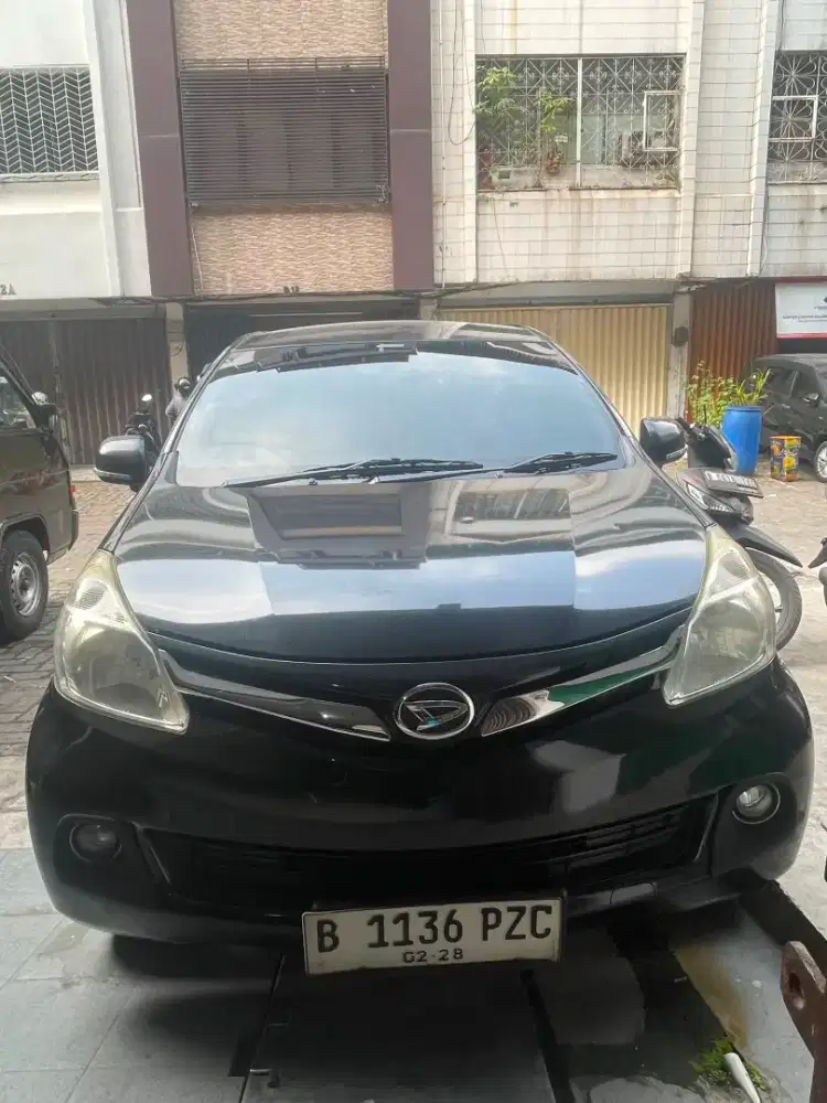 Mobil Xenia Deluxe 2013