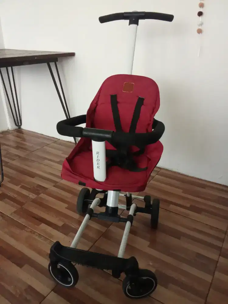 Stroler anak kondisi masih seperti baru.